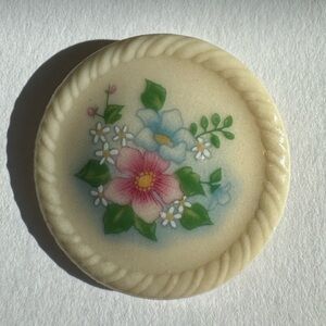 1984 porcelain hand painted 4cm AVON brooch Spring Bouquet